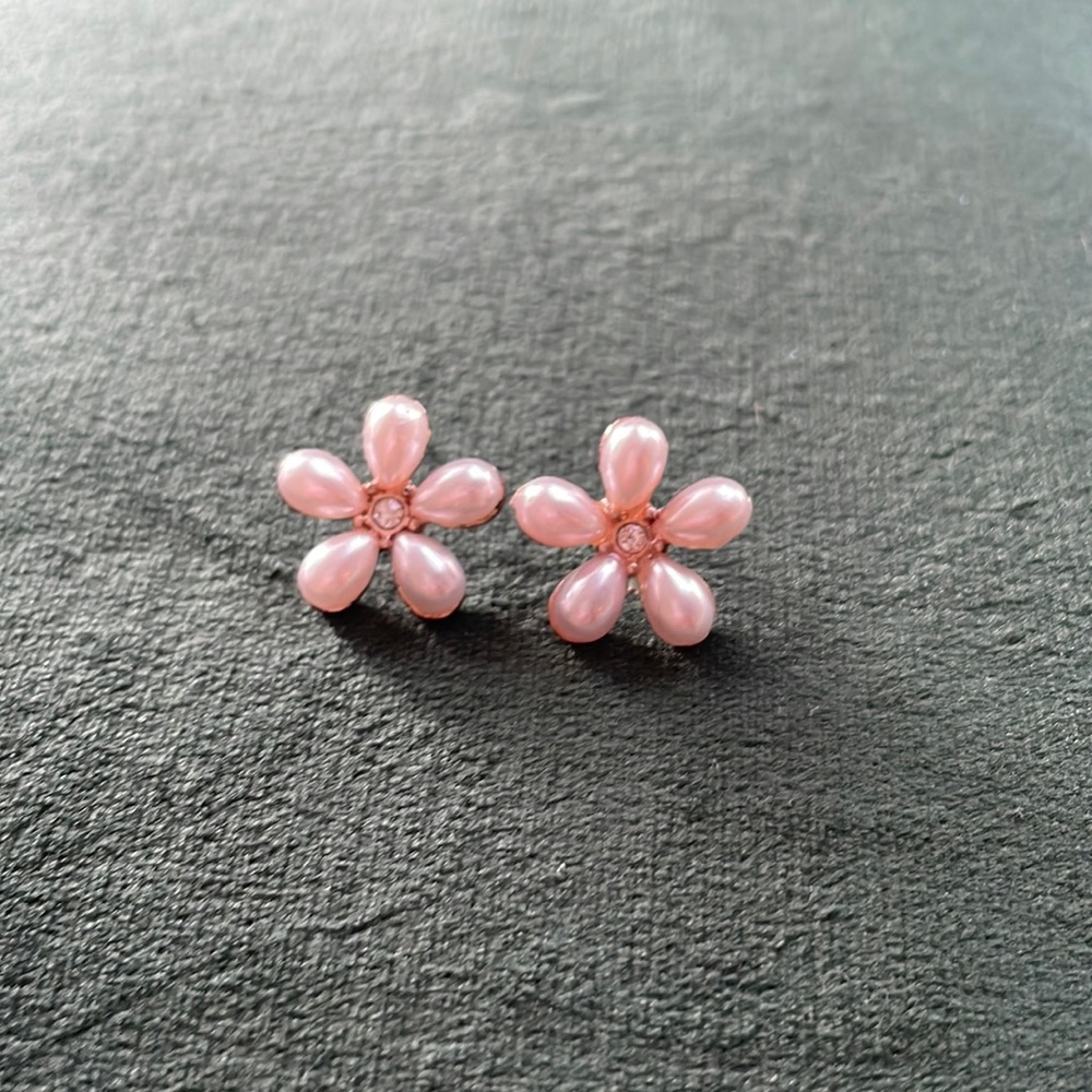 Rose gold and pearl flower post earrings